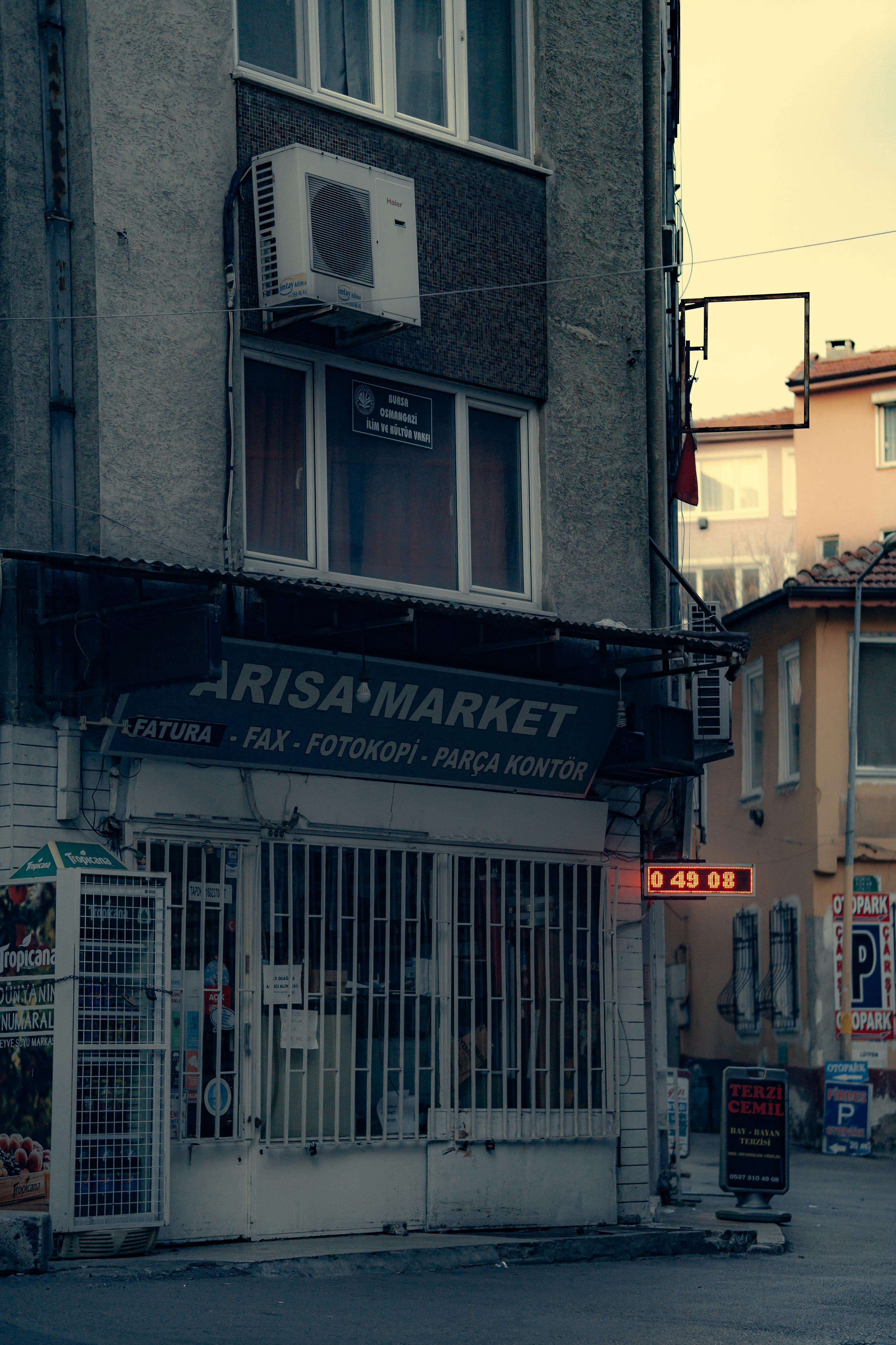 商场门店写真海报与橱窗画面